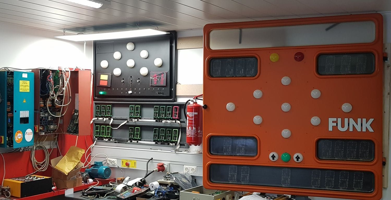 Prüftechnik verschiedener Hersteller in der Werkstatt